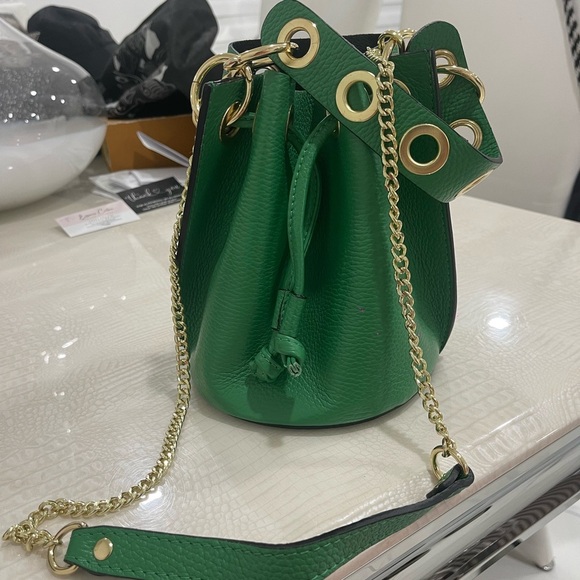 Elegant Green Mini Bucket Bag with Gold Accents - Picture 2 of 4